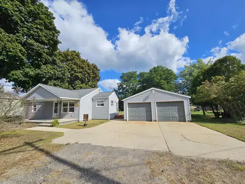 2559 Main St, Manistee, MI 49660