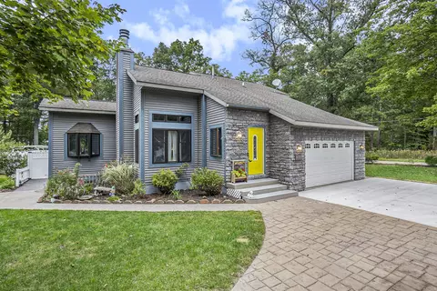 10 W Kenwood Rd, Twin Lake, MI 49457