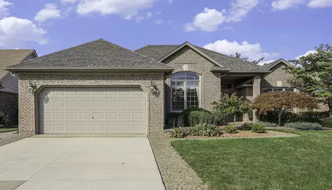 21629 Carleton Place Dr, Macomb, MI 48044
