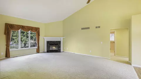 21629 Carleton Place Dr, Macomb, MI 48044 photo 4