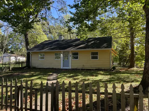 1104 Charlottte Ave, Kalamazoo, MI 49048