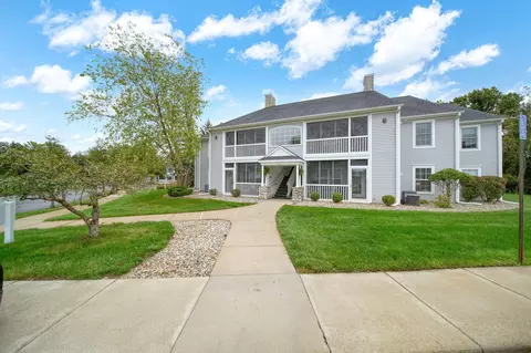 846 W Barrington Cir, Jackson, MI 49203