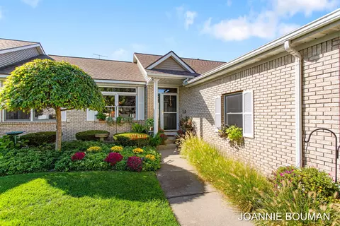 2758 Cedargrove Ct, Jenison, MI 49428