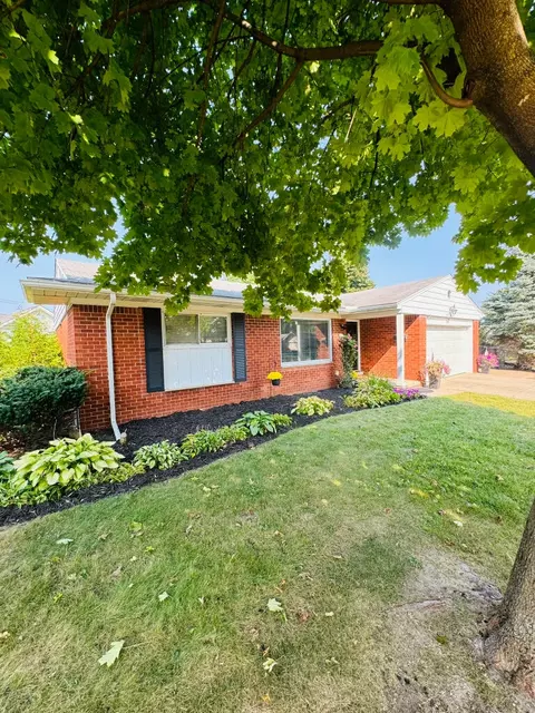 37504 Howell St, Livonia, MI 48154
