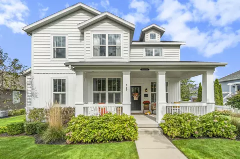 567 Blackstone St, Holland, MI 49423