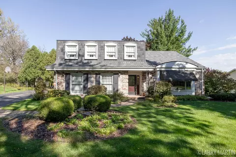 1070 Applewood Dr NE, Grand Rapids, MI 49505