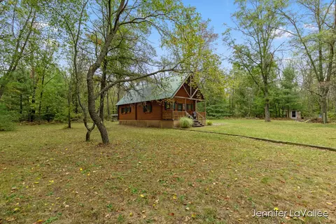 3661 E Gustafson Trl, White Cloud, MI 49349 photo 4
