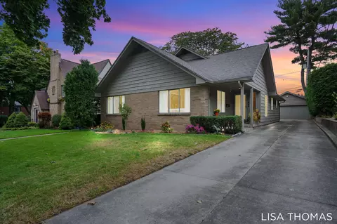 445 Cheshire Dr NE, Grand Rapids, MI 49505