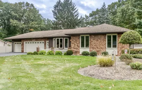 1618 Pinnacle Dr SW, Wyoming, MI 49519
