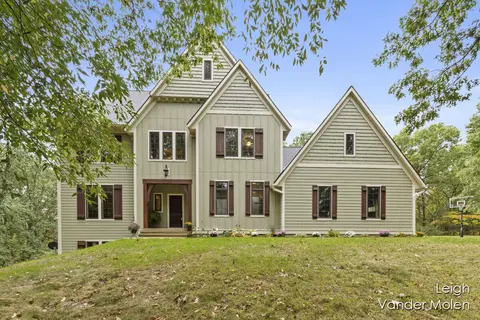 13432 Hill Country Dr SE, Lowell, MI 49331