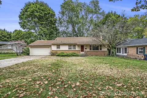 1646 E Kentview Dr NE, Grand Rapids, MI 49505