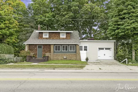 306 E Main St, Middleville, MI 49333