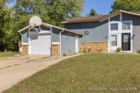 453 Pine Pl St SE, Grand Rapids, MI 49548
