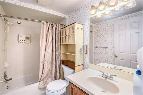 38 Maplegrove Grv, Clawson, MI 48017 photo 8