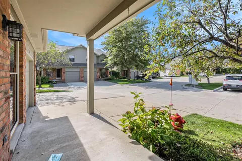 38 Maplegrove Grv, Clawson, MI 48017 photo 2