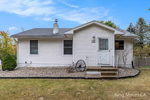 10084 N Holland Rd, Edmore, MI 48829