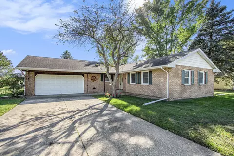 2208 Invicta Dr, Niles, MI 49120