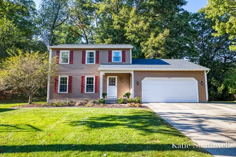 6507 Fieldcrest Ct SE, Ada, MI 49301