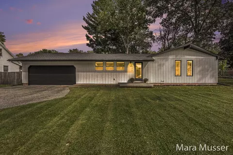 1384 Lamont Ave NW, Grand Rapids, MI 49504