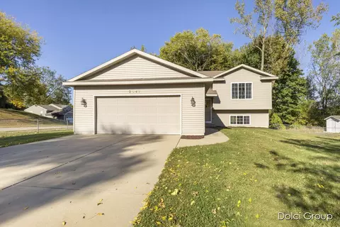 2541 Richmond St NW, Grand Rapids, MI 49504