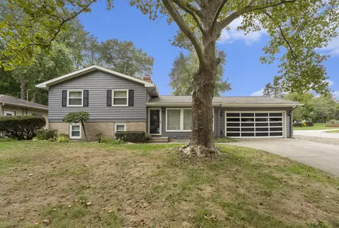 6828 Rothbury St, Portage, MI 49024