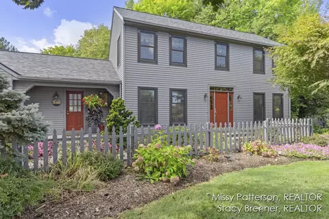 7963 Parkside Ct, Jenison, MI 49428