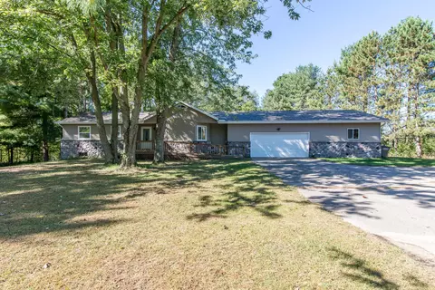9284 N Peaceful Valley Dr, Pinckney, MI 48169