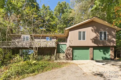 3075 Hoag Ave NE, Grand Rapids, MI 49525
