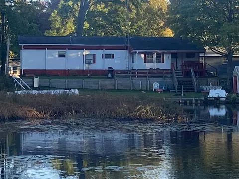 5376 Point Dr, Remus, MI 49340 photo 2