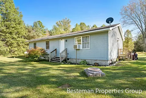 1077 E Yale Rd, Rothbury, MI 49452