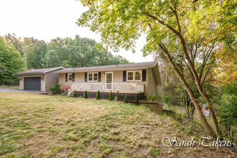 8924 28th St SE, Ada, MI 49301