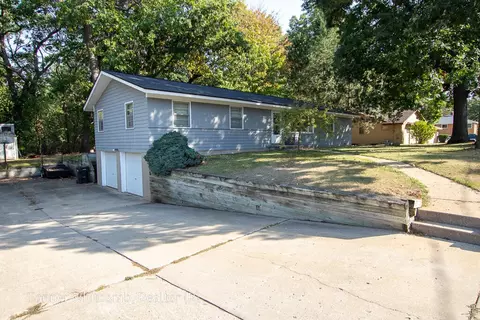 1721 Sandra St NW, Grand Rapids, MI 49544