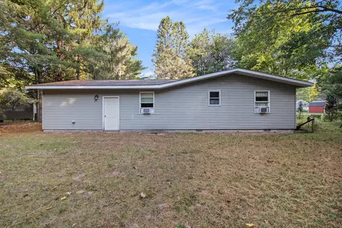 Exterior - 87 E Hanover St, Pentwater, MI 49449 photo 8 of 8
