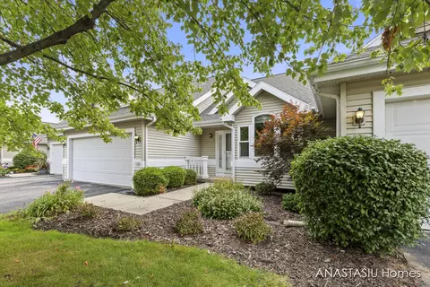 1420 Windcrest Ln NE, Grand Rapids, MI 49525