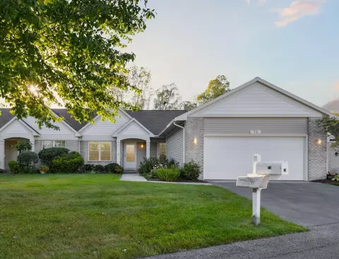 73 Pond Ridge Dr NE, Grand Rapids, MI 49546