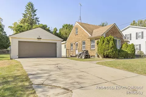 565 Fairfield Ave NW, Grand Rapids, MI 49504