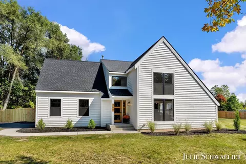 700 Spaulding Ave SE, Ada, MI 49301