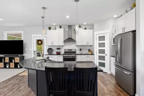 Kitchen - 1826 Sunquest Ave, Dorr, MI 49323 photo 4 of 7