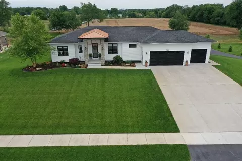 1826 Sunquest Ave, Dorr, MI 49323