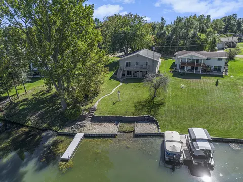 110 Abbott Ln, Brooklyn, MI 49230