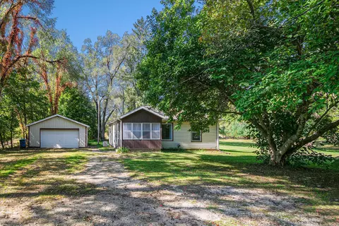 10285 N 16th St, Plainwell, MI 49080