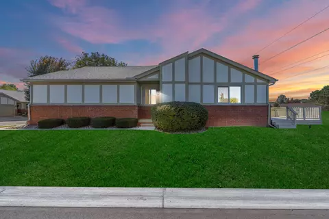 41975 Brookview Ln, Clinton Twp, MI 48038