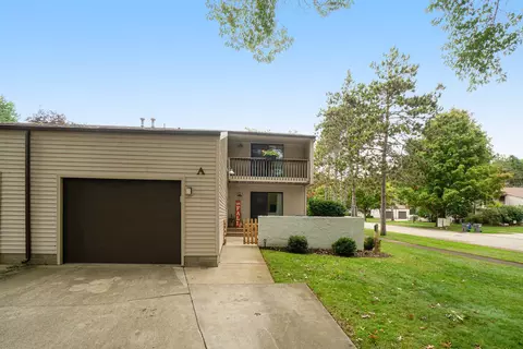 17472 Dunewood Ct #A, Spring Lake, MI 49456