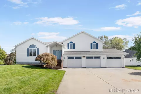 1272 Quail Creek Dr, Holland, MI 49423
