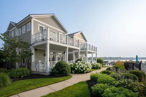807 Lake St #2, Saugatuck, MI 49453