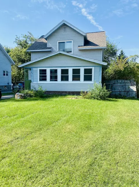 140 Walnut Ave, Holland, MI 49423