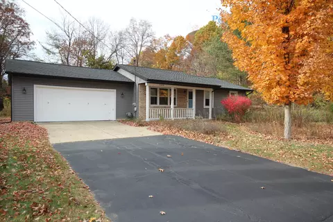 9810 Pine View Dr, Portage, MI 49002