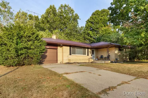 615 Division St, Ionia, MI 48846