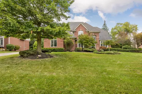 17660 Rolling Woods Cir, Northville, MI 48168