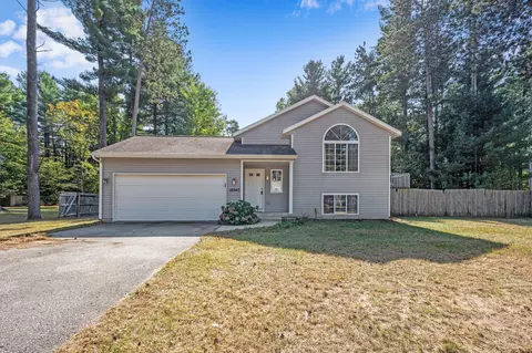 18943 Tall Timbers Dr, Howard City, MI 49329